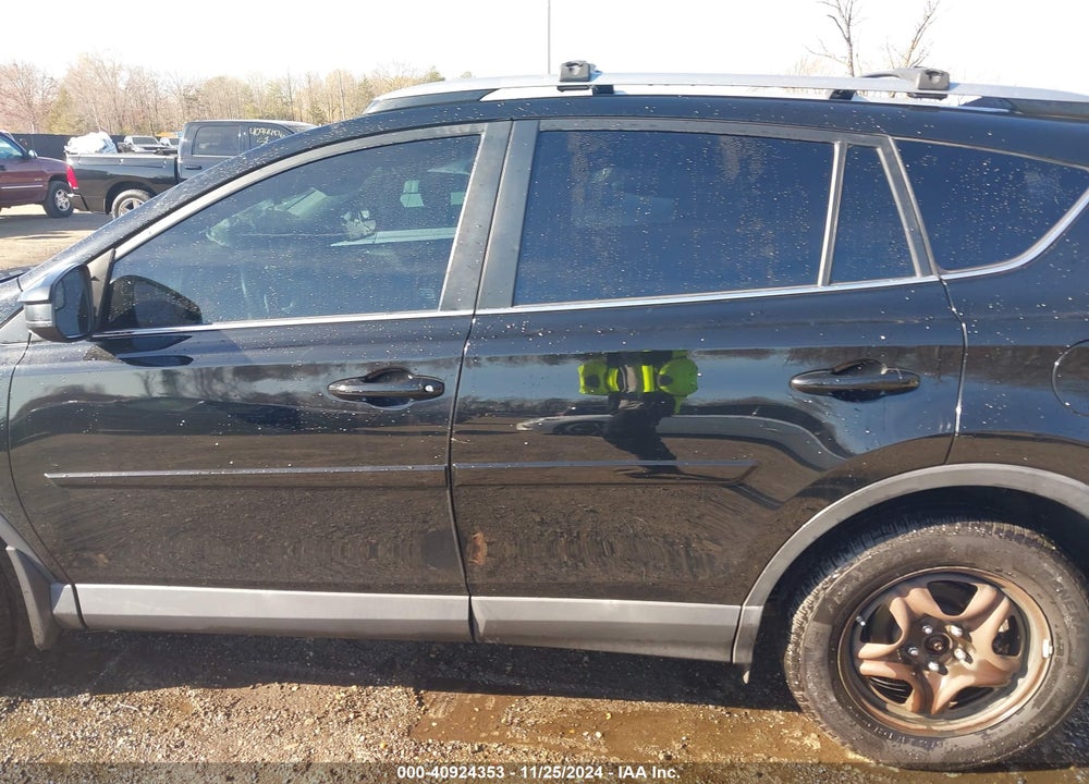 2017 TOYOTA RAV4 LE VIN: 2T3BFREV8HW671360