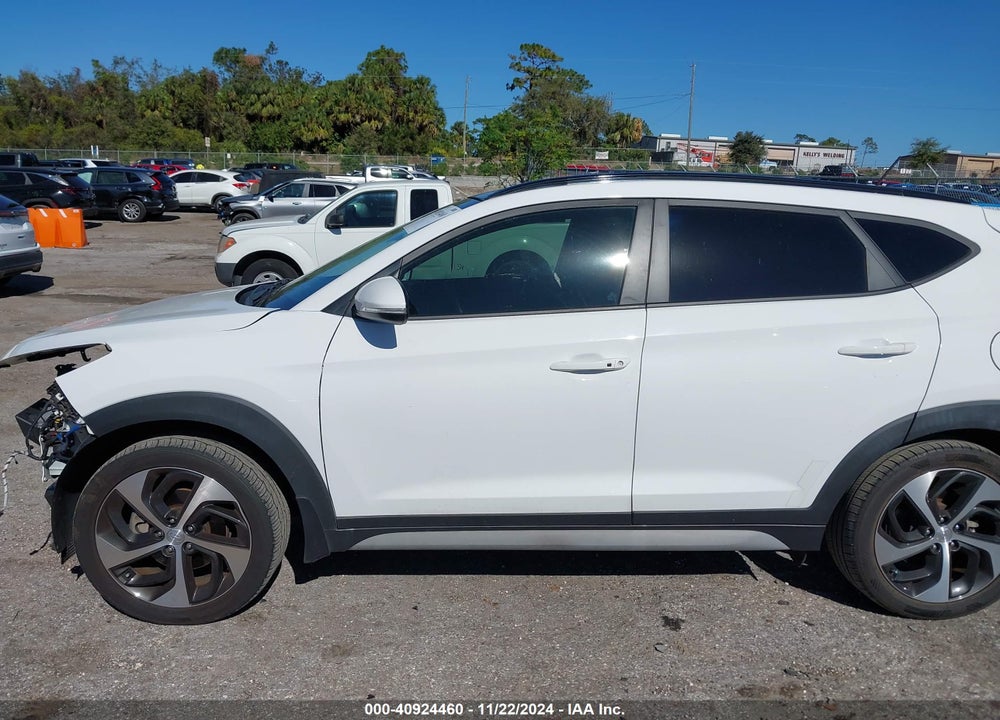 2017 HYUNDAI TUCSON VALUE VIN: KM8J33A26HU574857