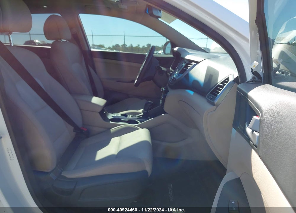 2017 HYUNDAI TUCSON VALUE VIN: KM8J33A26HU574857