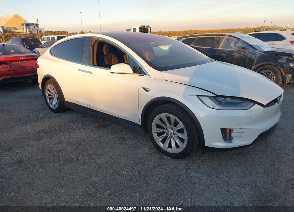 2020 TESLA MODEL X VIN: 5YJXCBE21LF260926