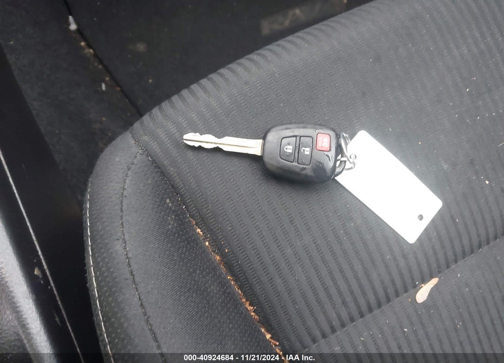 2014 TOYOTA RAV4 XLE VIN: 2T3RFREV3EW193617