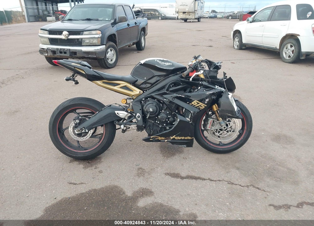 2017 TRIUMPH MOTORCYCLE DAYTONA 675R ABS VIN: SMTA02YK0HJ789649