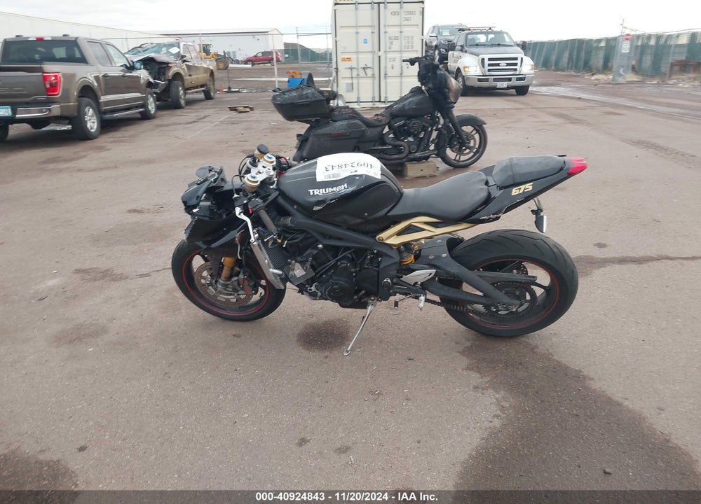 2017 TRIUMPH MOTORCYCLE DAYTONA 675R ABS VIN: SMTA02YK0HJ789649