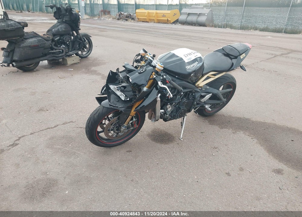 2017 TRIUMPH MOTORCYCLE DAYTONA 675R ABS VIN: SMTA02YK0HJ789649