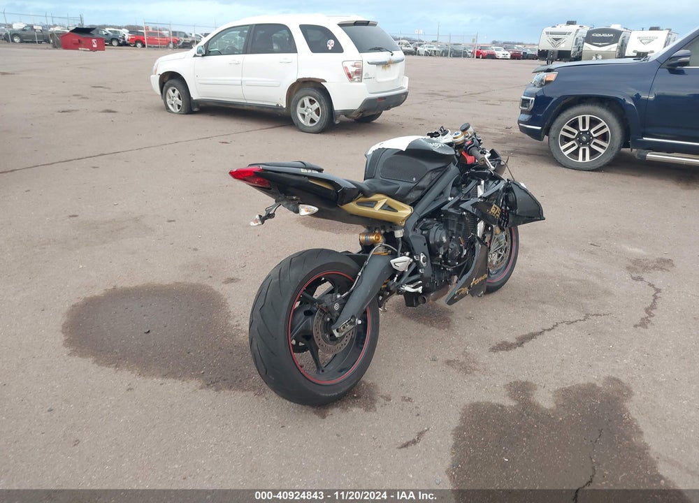 2017 TRIUMPH MOTORCYCLE DAYTONA 675R ABS VIN: SMTA02YK0HJ789649