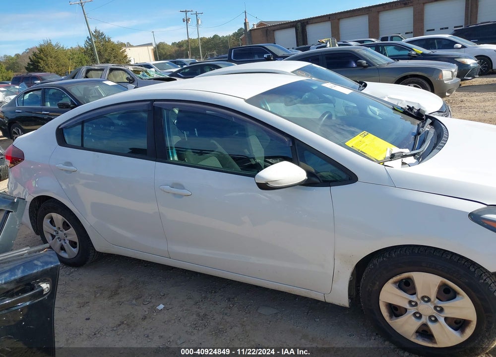 2017 KIA FORTE VIN: 3KPFK4A7XHE123508