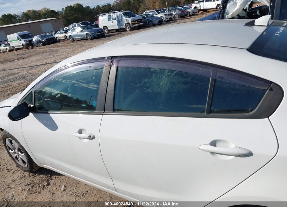 2017 KIA FORTE VIN: 3KPFK4A7XHE123508