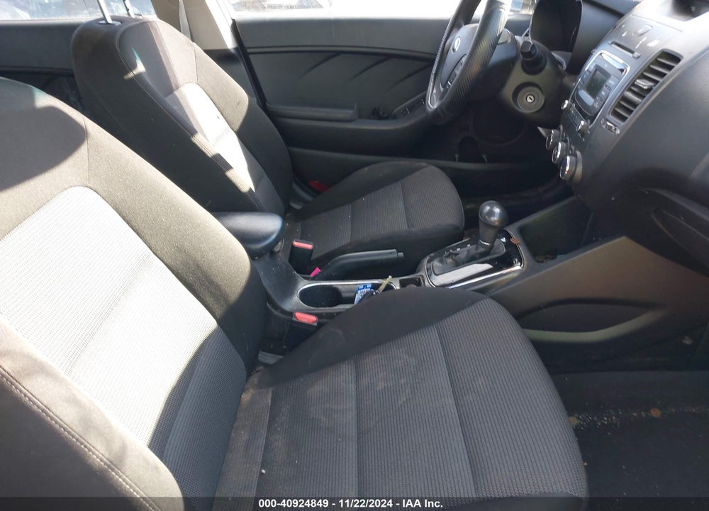 2017 KIA FORTE VIN: 3KPFK4A7XHE123508