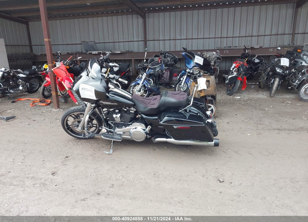 2018 HARLEY-DAVIDSON FLHX STREET GLIDE VIN: 1HD1KBC13JB650279