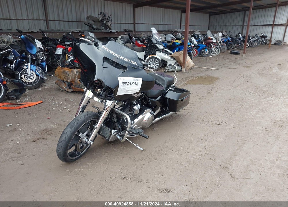 2018 HARLEY-DAVIDSON FLHX STREET GLIDE VIN: 1HD1KBC13JB650279