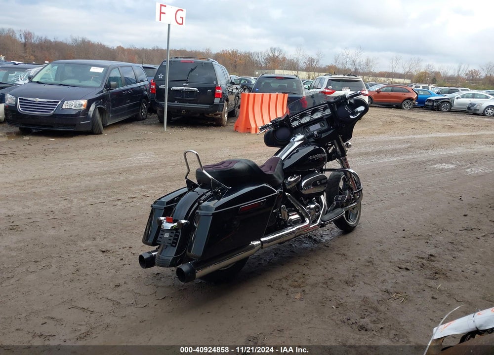 2018 HARLEY-DAVIDSON FLHX STREET GLIDE VIN: 1HD1KBC13JB650279