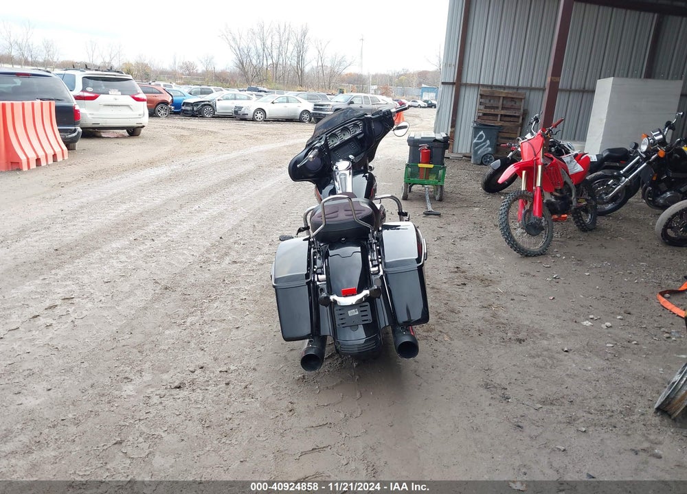 2018 HARLEY-DAVIDSON FLHX STREET GLIDE VIN: 1HD1KBC13JB650279