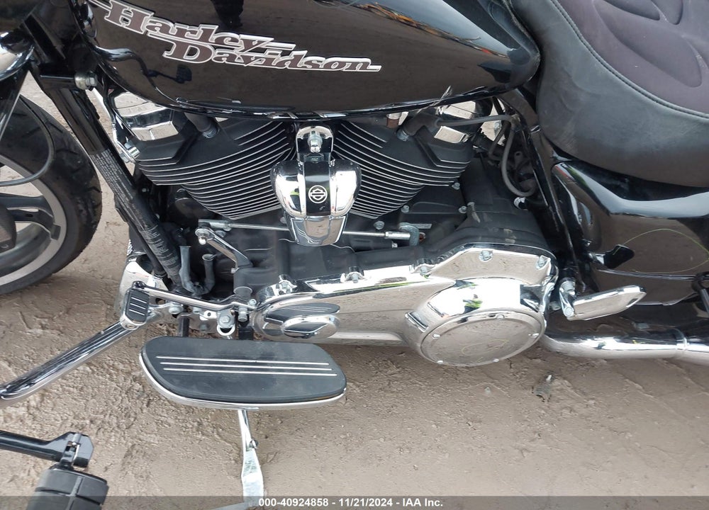 2018 HARLEY-DAVIDSON FLHX STREET GLIDE VIN: 1HD1KBC13JB650279