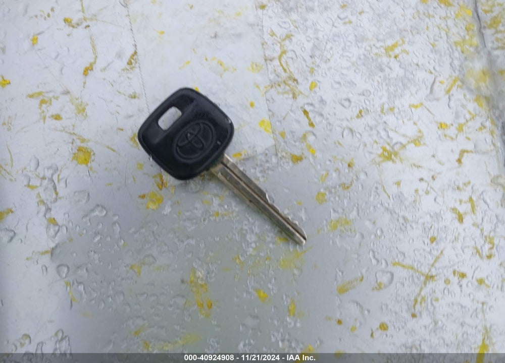 2009 TOYOTA YARIS VIN: JTDBT903391304204