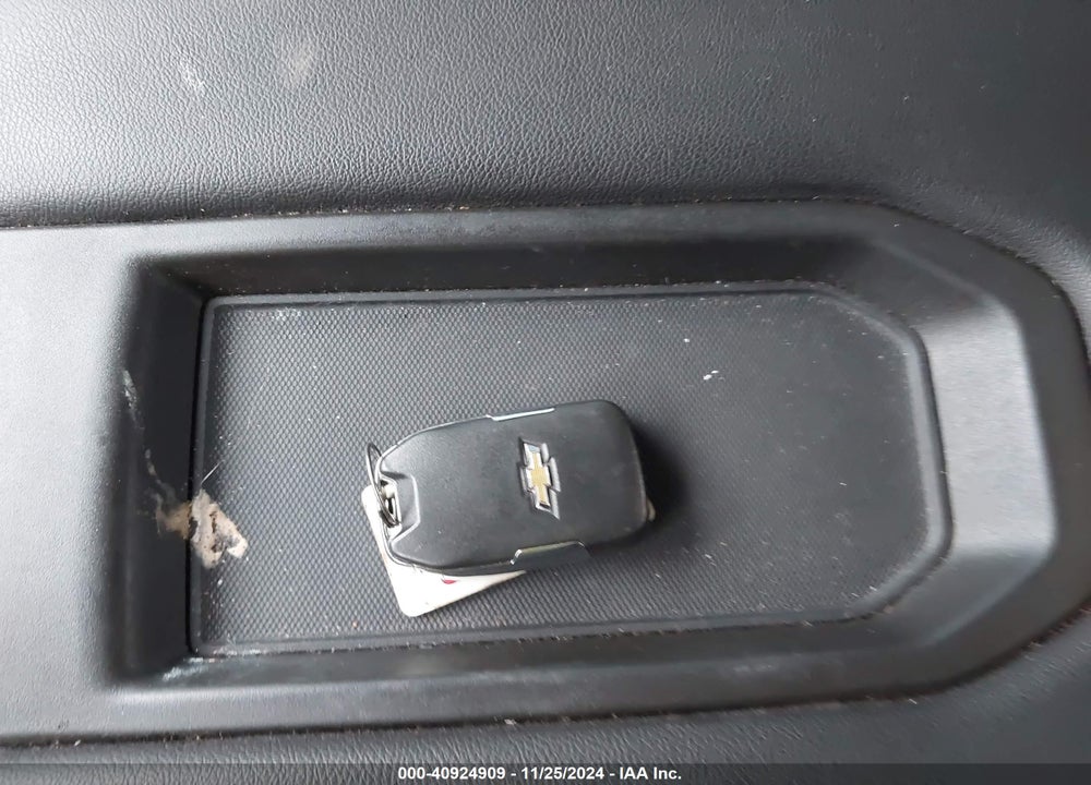 2019 CHEVROLET SILVERADO 1500 LT VIN: 1GCUYDED1KZ137556