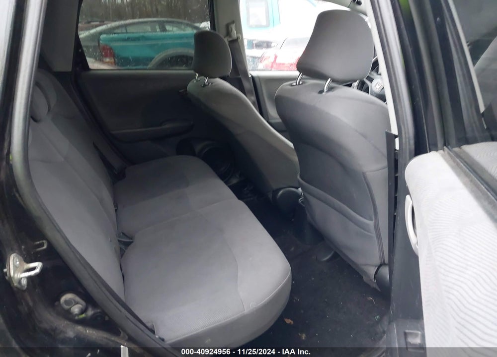 2010 HONDA FIT VIN: JHMGE8G25AC015551