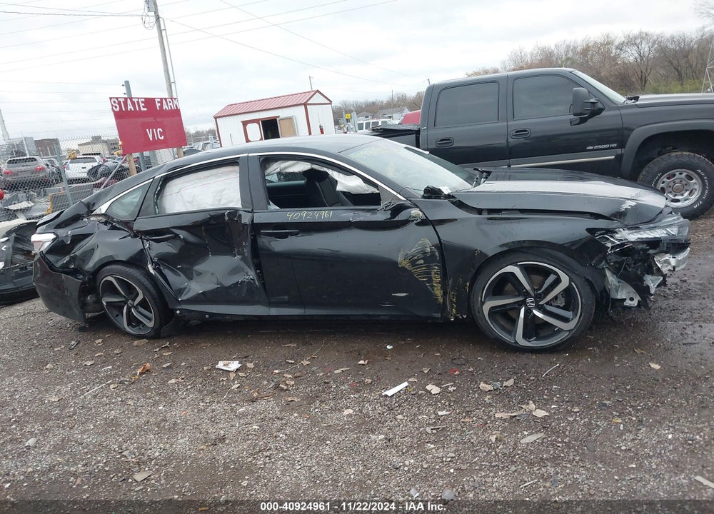 2018 HONDA ACCORD VIN: 1HGCV1F37JA150822