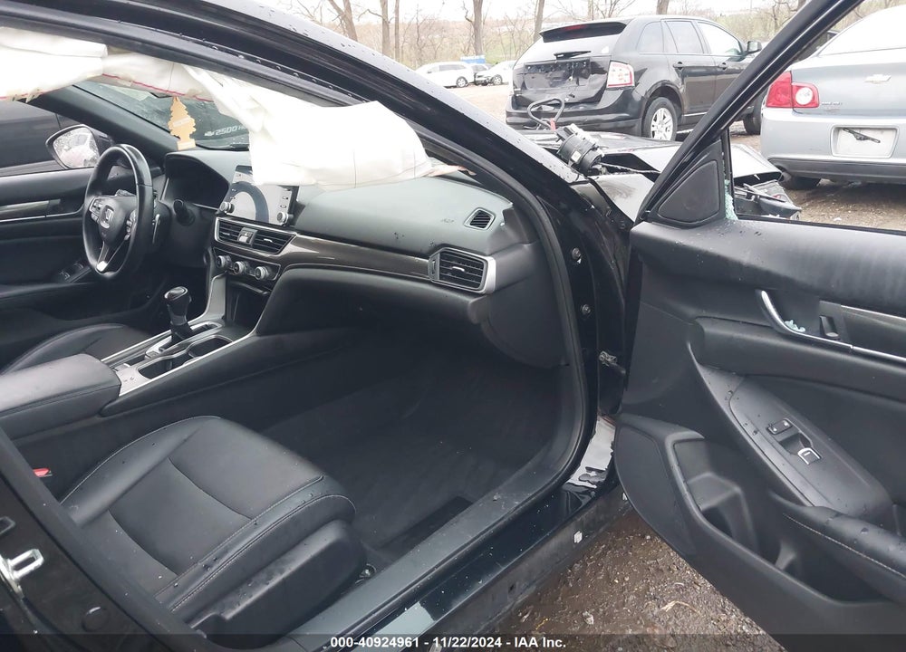 2018 HONDA ACCORD VIN: 1HGCV1F37JA150822