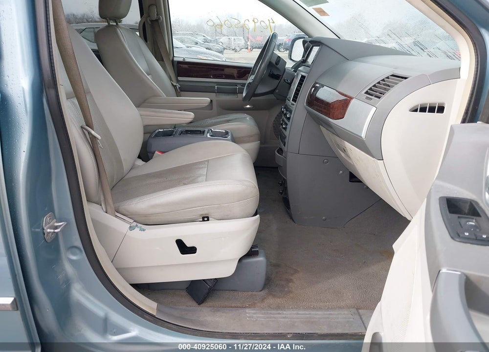 2009 CHRYSLER TOWN & COUNTRY TOURING VIN: 2A8HR54169R631811