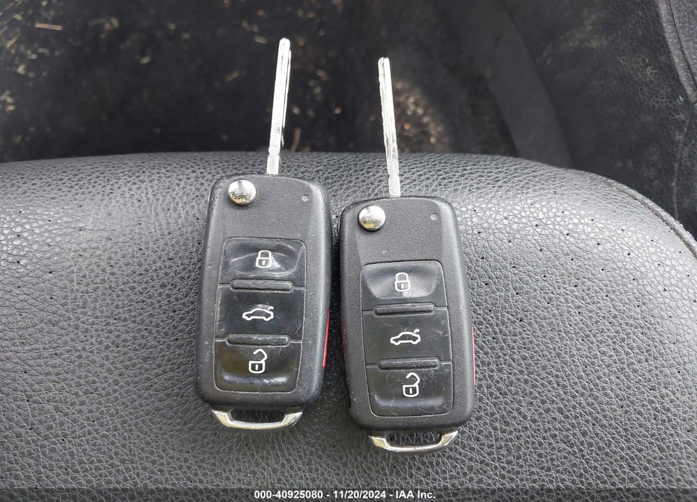 2011 VOLKSWAGEN JETTA 2.5L SE VIN: 3VWDZ7AJ8BM358869