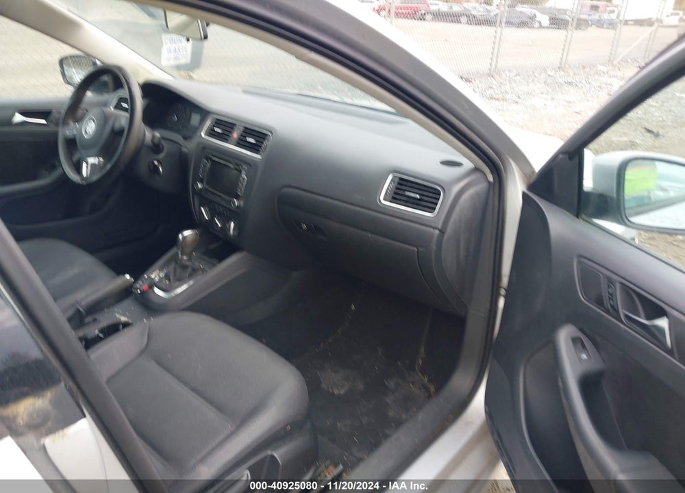 2011 VOLKSWAGEN JETTA 2.5L SE VIN: 3VWDZ7AJ8BM358869