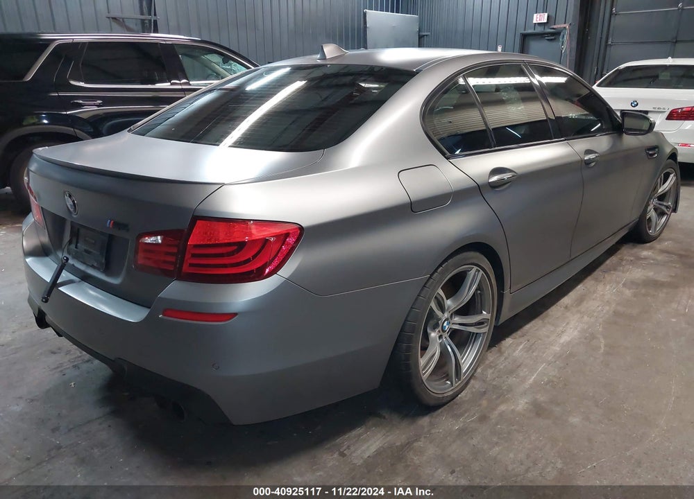 2013 BMW M5 VIN: WBSFV9C58DC774095