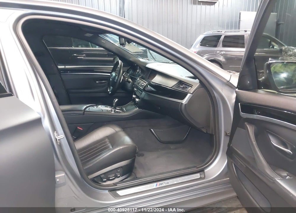 2013 BMW M5 VIN: WBSFV9C58DC774095