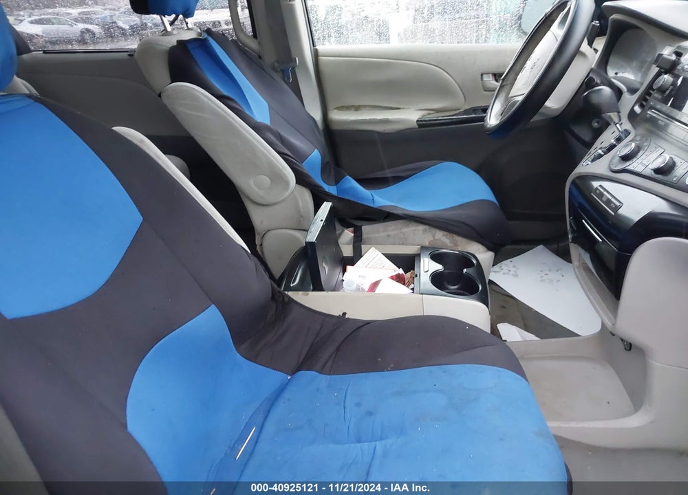 2011 TOYOTA SIENNA LE VIN: 5TDJK3DC1BS021301