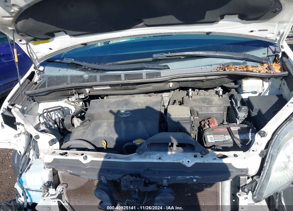 2013 TOYOTA SIENNA XLE V6 8 PASSENGER VIN: 5TDYK3DC0DS389101