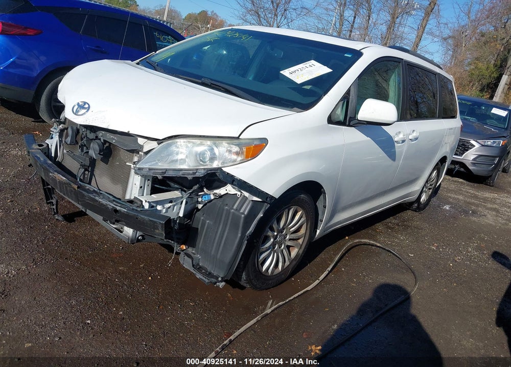 2013 TOYOTA SIENNA XLE V6 8 PASSENGER VIN: 5TDYK3DC0DS389101