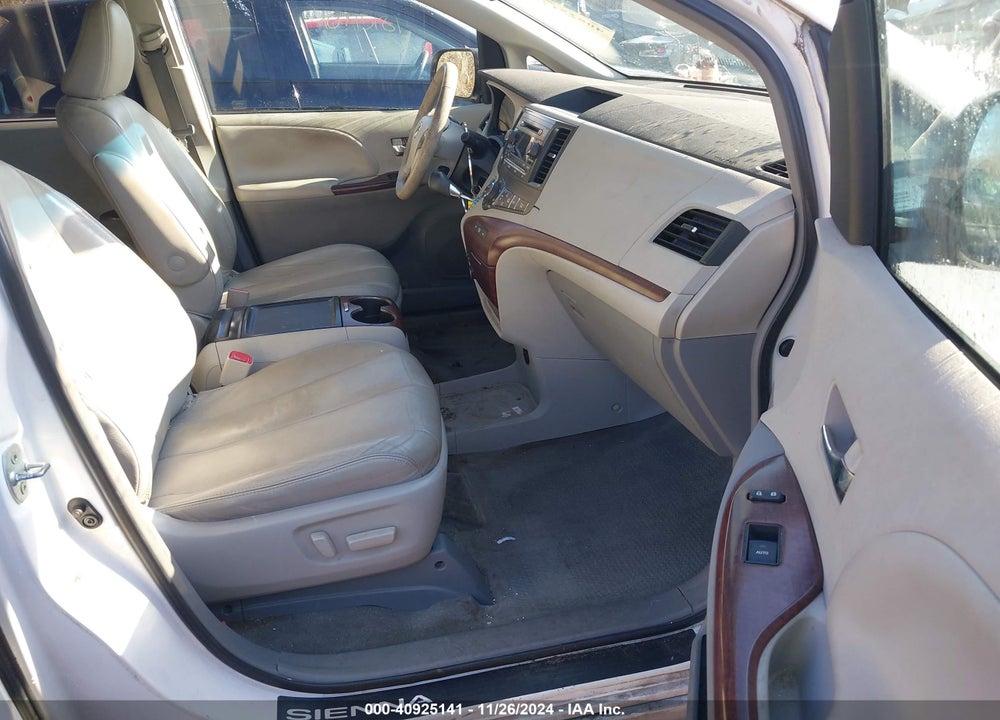 2013 TOYOTA SIENNA XLE V6 8 PASSENGER VIN: 5TDYK3DC0DS389101