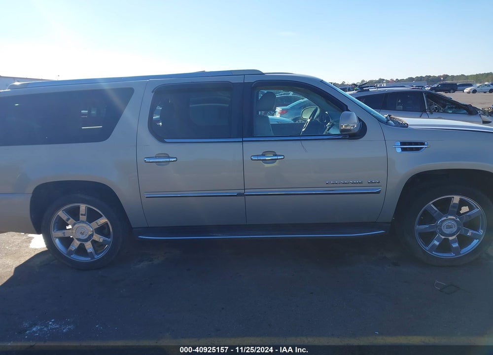 2012 CADILLAC ESCALADE ESV LUXURY VIN: 1GYS3HEF3CR126004