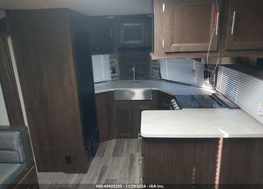 2019 CHEROKEE 274VFK VIN: 4X4TCKC2XKX138808