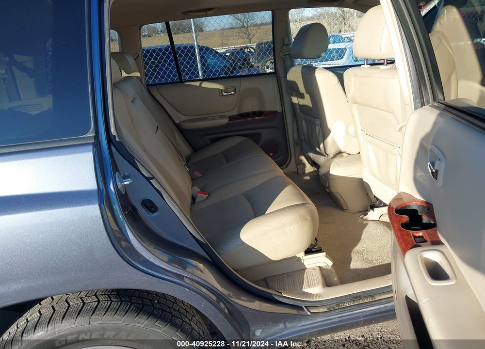 2007 TOYOTA HIGHLANDER LIMITED V6 VIN: JTEEP21A870207892