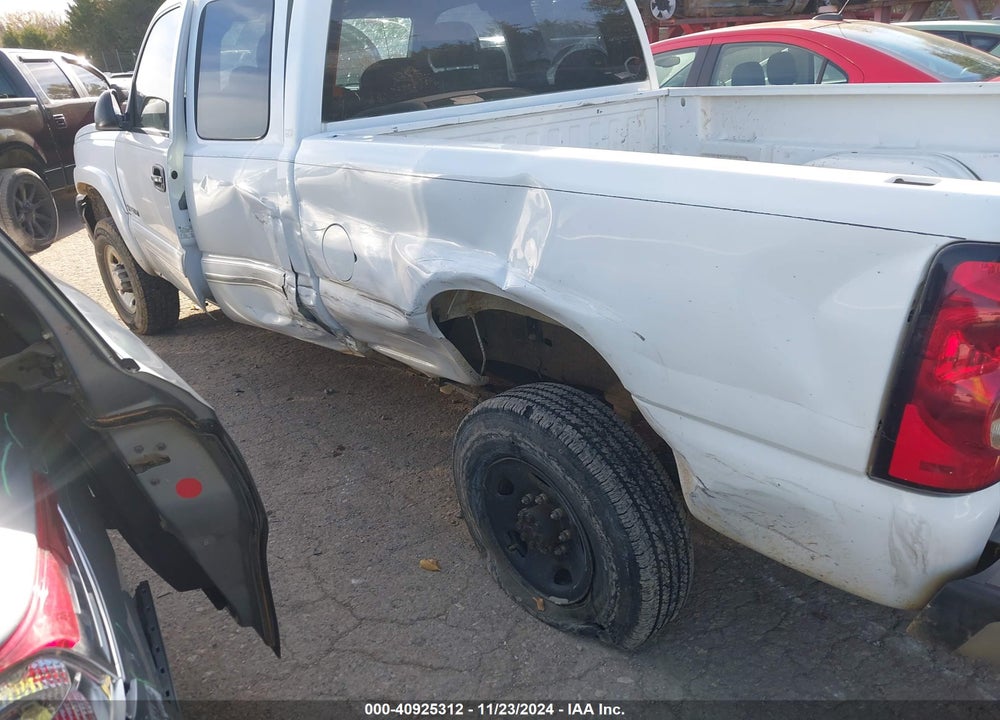 2005 CHEVROLET SILVERADO 2500HD LS VIN: 1GCHC29U05E276989