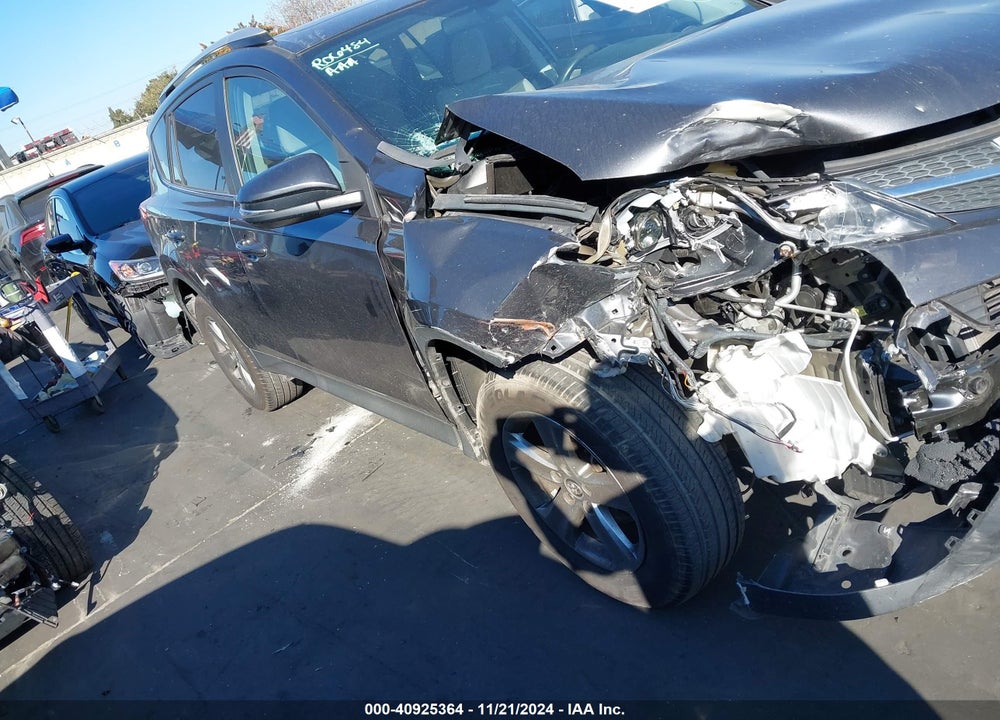2015 TOYOTA RAV4 XLE VIN: 2T3WFREV3FW141506