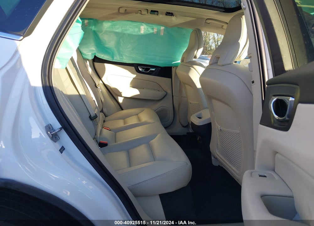 2019 VOLVO XC60 T5 MOMENTUM VIN: LYV102RK8KB381803