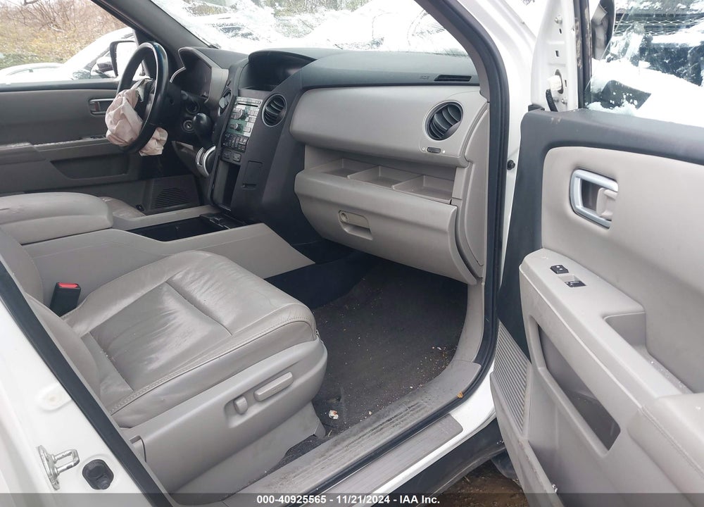 2011 HONDA PILOT EX-L VIN: 5FNYF4H57BB067062
