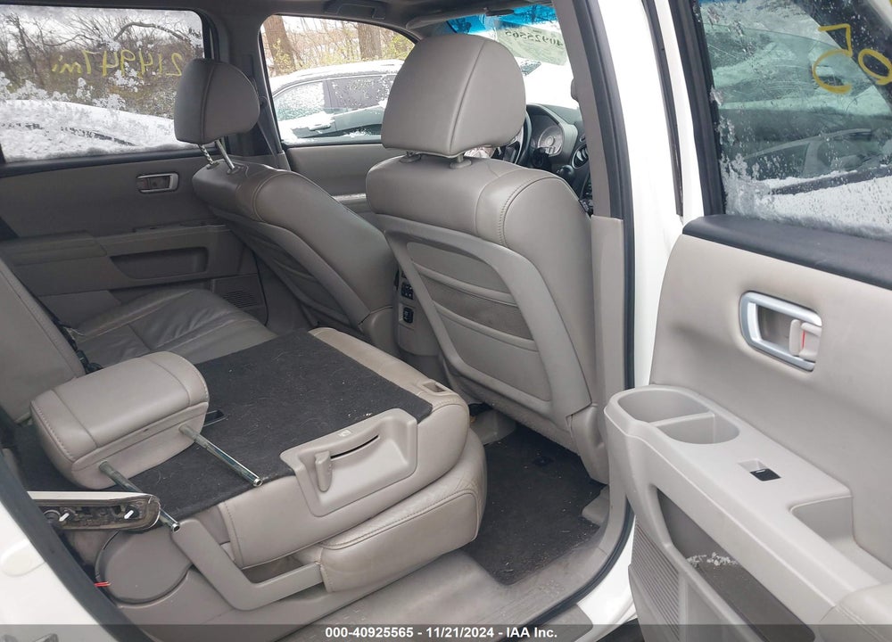 2011 HONDA PILOT EX-L VIN: 5FNYF4H57BB067062