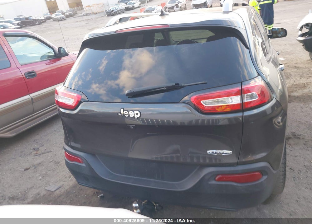 2015 JEEP CHEROKEE LATITUDE VIN: 1C4PJLCB0FW611470
