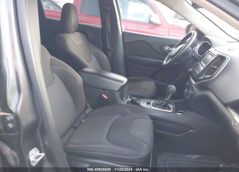 2015 JEEP CHEROKEE LATITUDE VIN: 1C4PJLCB0FW611470