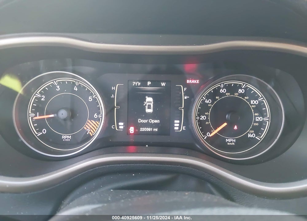 2015 JEEP CHEROKEE LATITUDE VIN: 1C4PJLCB0FW611470