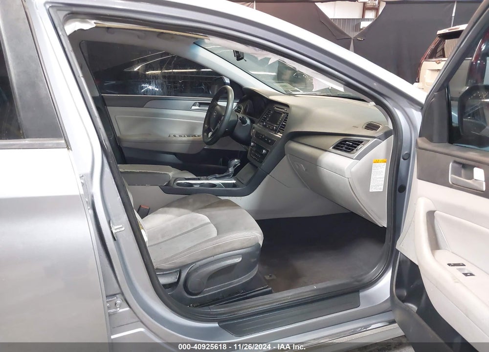 2016 HYUNDAI SONATA HYBRID SE VIN: KMHE24L14GA027097