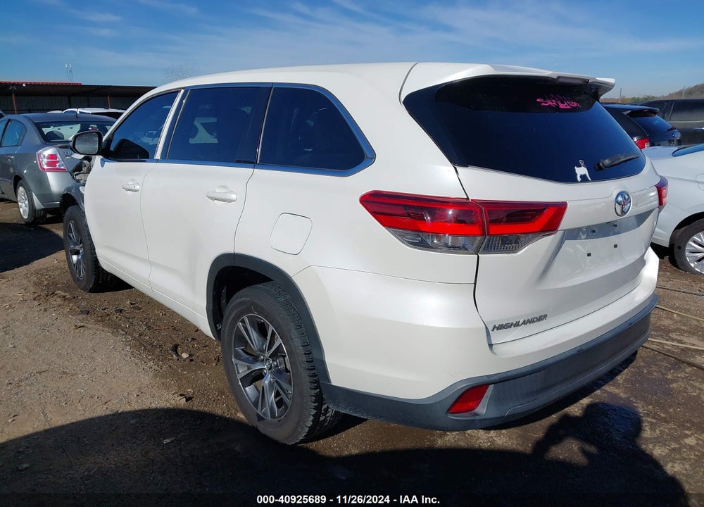 2017 TOYOTA HIGHLANDER LE VIN: 5TDZZRFH7HS196557