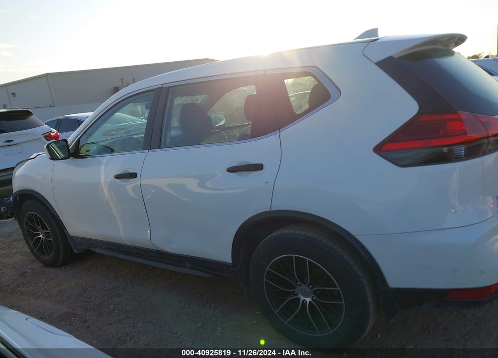 2017 NISSAN ROGUE S VIN: 5N1AT2MT8HC835300