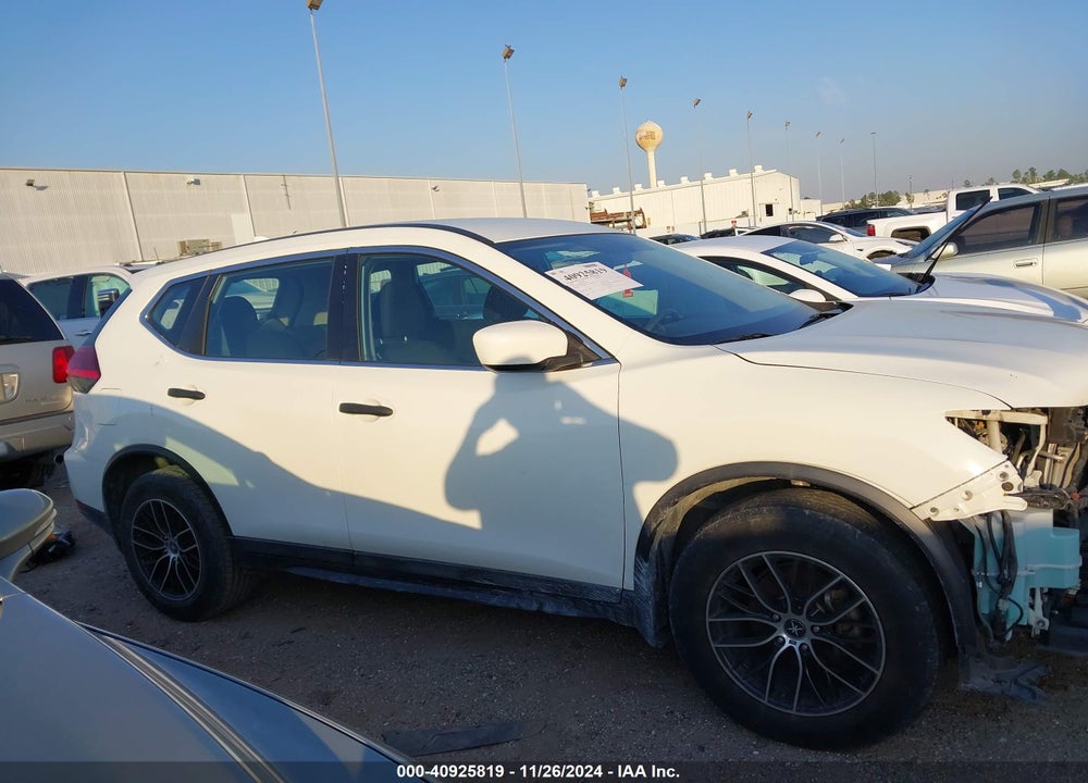 2017 NISSAN ROGUE S VIN: 5N1AT2MT8HC835300
