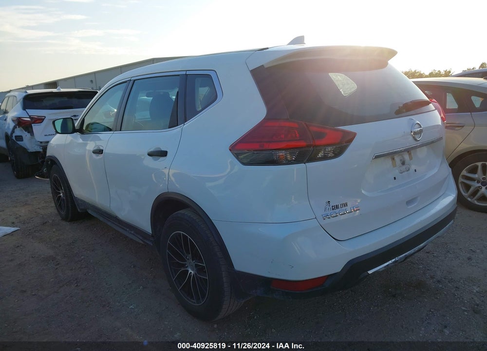 2017 NISSAN ROGUE S VIN: 5N1AT2MT8HC835300