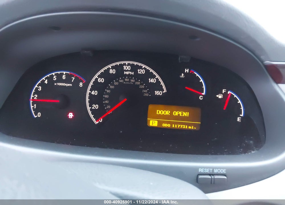 2006 HYUNDAI AZERA LIMITED/SE VIN: KMHFC46F46A057028