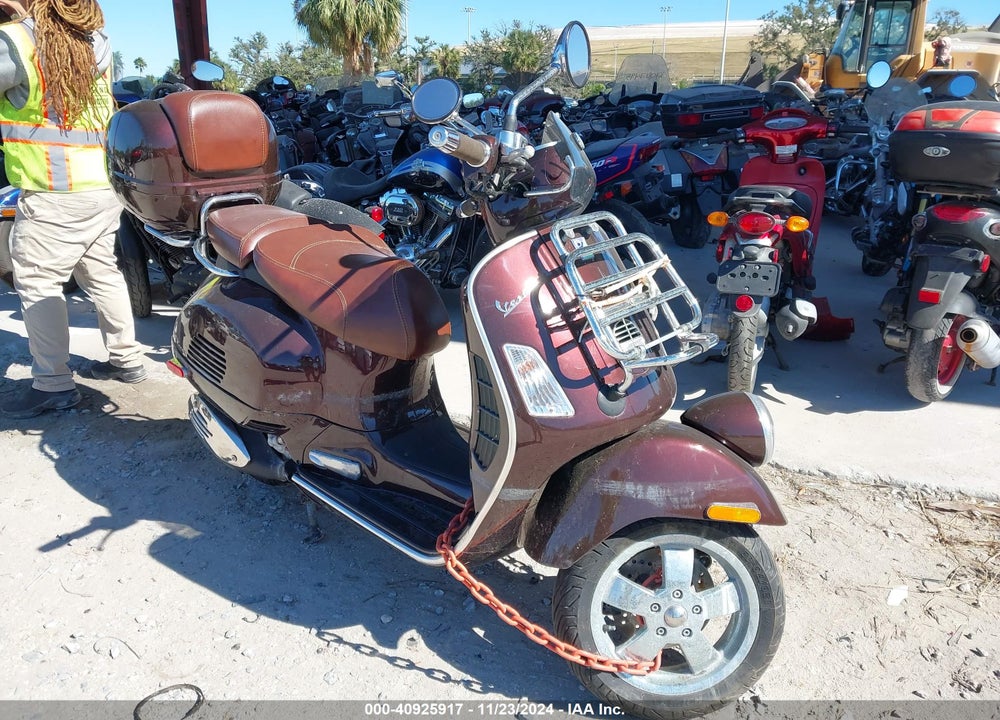 2014 VESPA GTS 300 SUPER VIN: ZAPM459L2E5902030