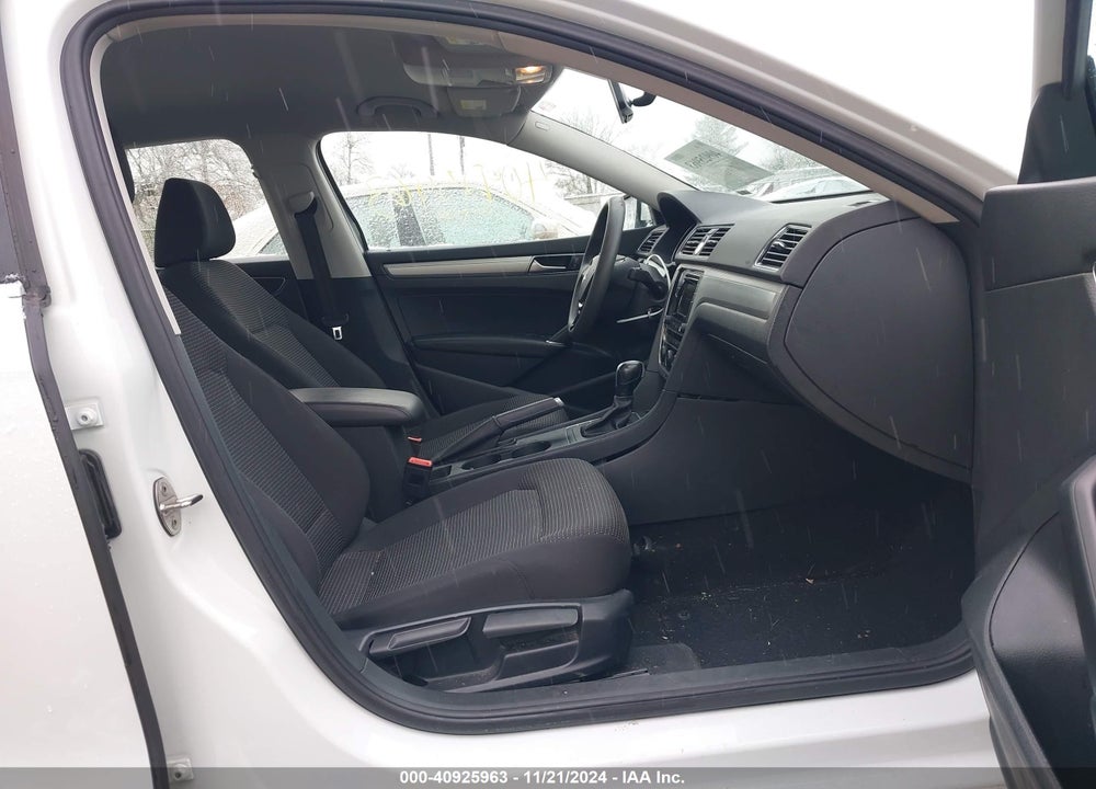 2016 VOLKSWAGEN PASSAT 1.8T S VIN: 1VWAT7A30GC014595